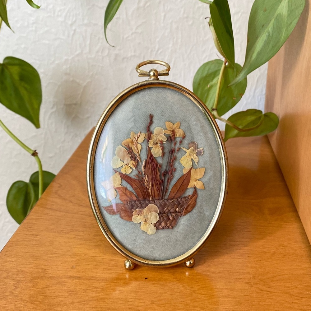 Vintage dried pressed flowers gold frame